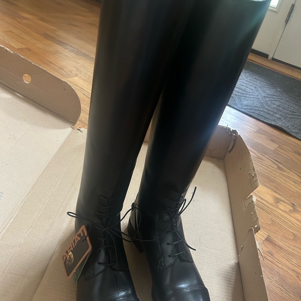 Woman’s Ariat Heritage zip field boots